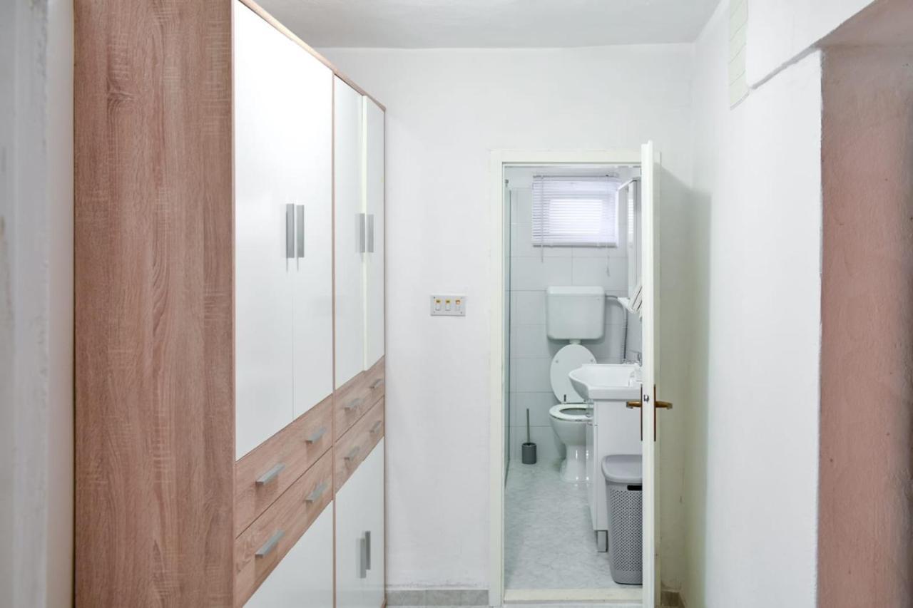 Apartman Karmen Apartment Kastela Exterior photo